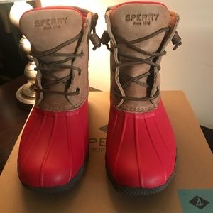 Woman size 6 Sperry Rain boot